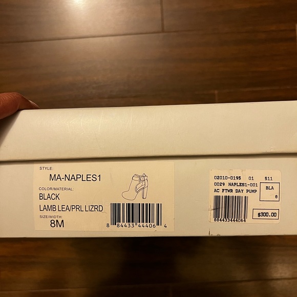 COPY - BCBG heels - Picture 2 of 7